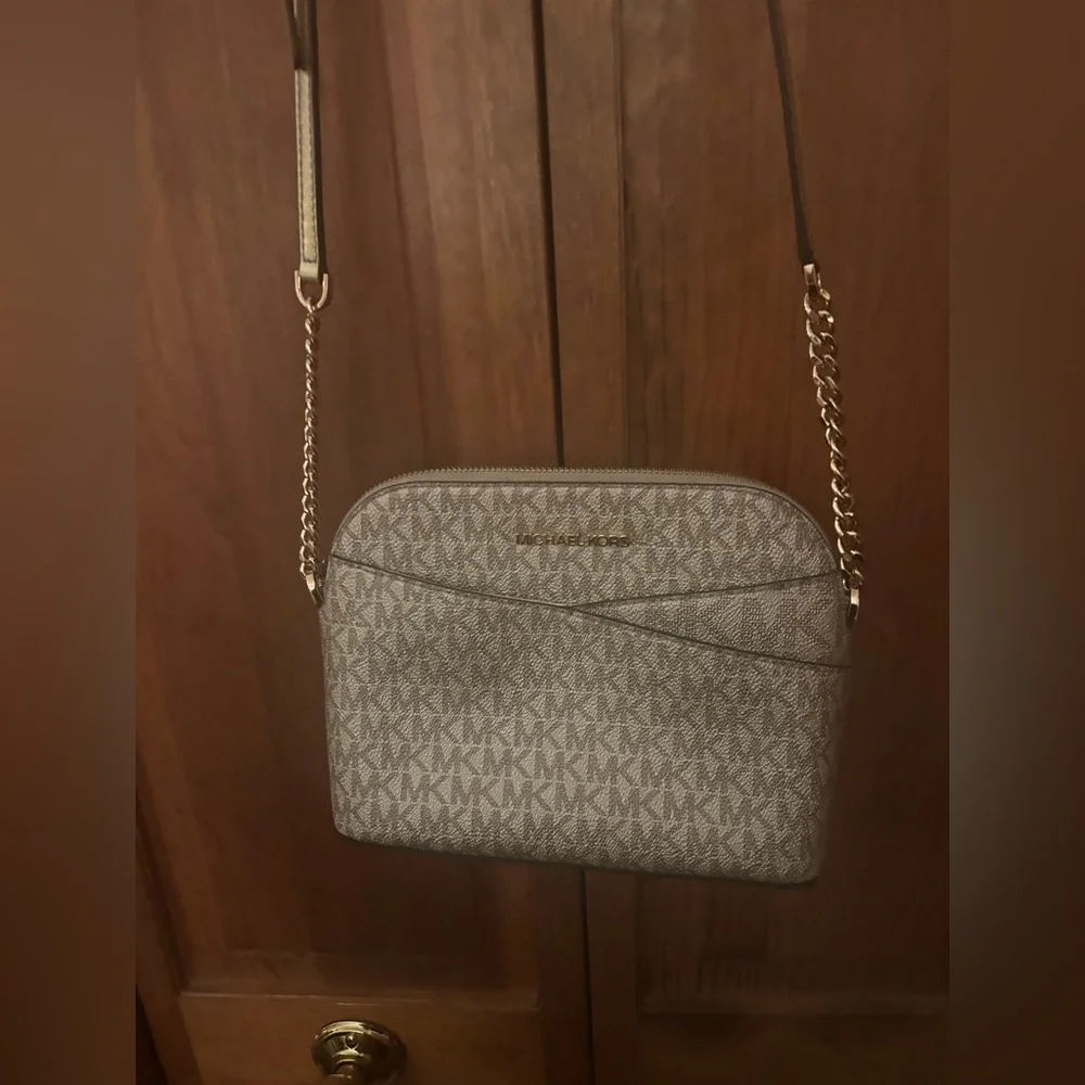 Michael Kors Jet Set Travel Medium Logo Dome Crossbody Bag W/ Gold Hardware